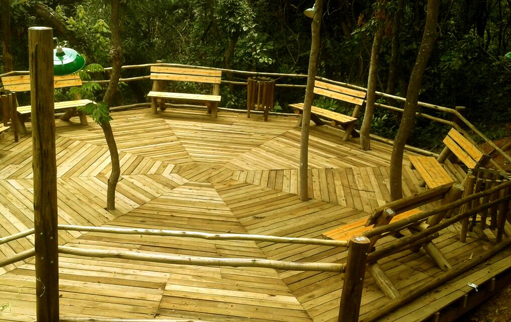 Deck de pinus tratado · Alphaville